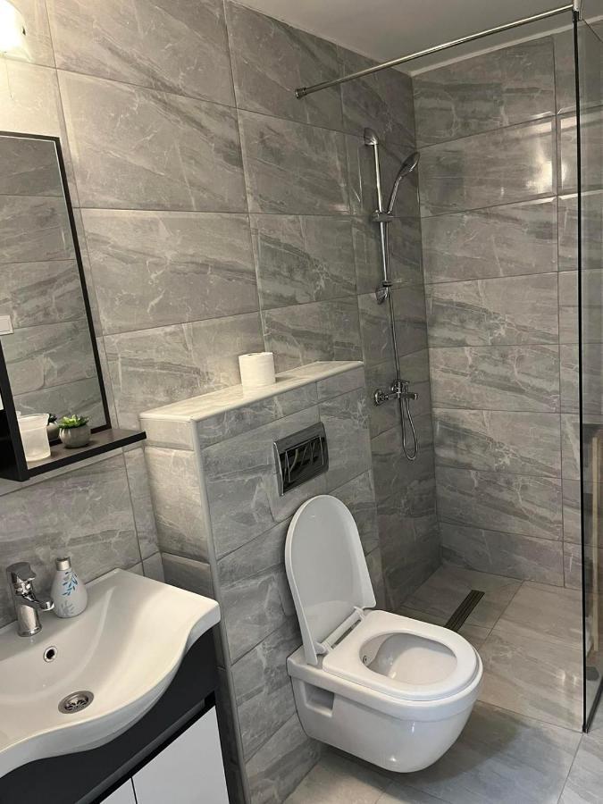 Apartmani Stari Aerodrom Podgorica Ngoại thất bức ảnh