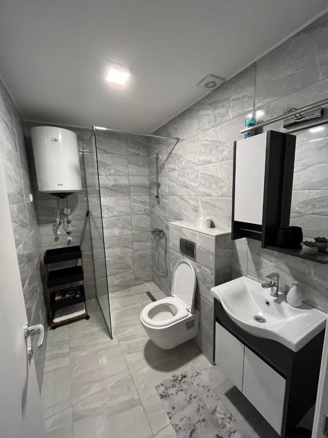 Apartmani Stari Aerodrom Podgorica Ngoại thất bức ảnh