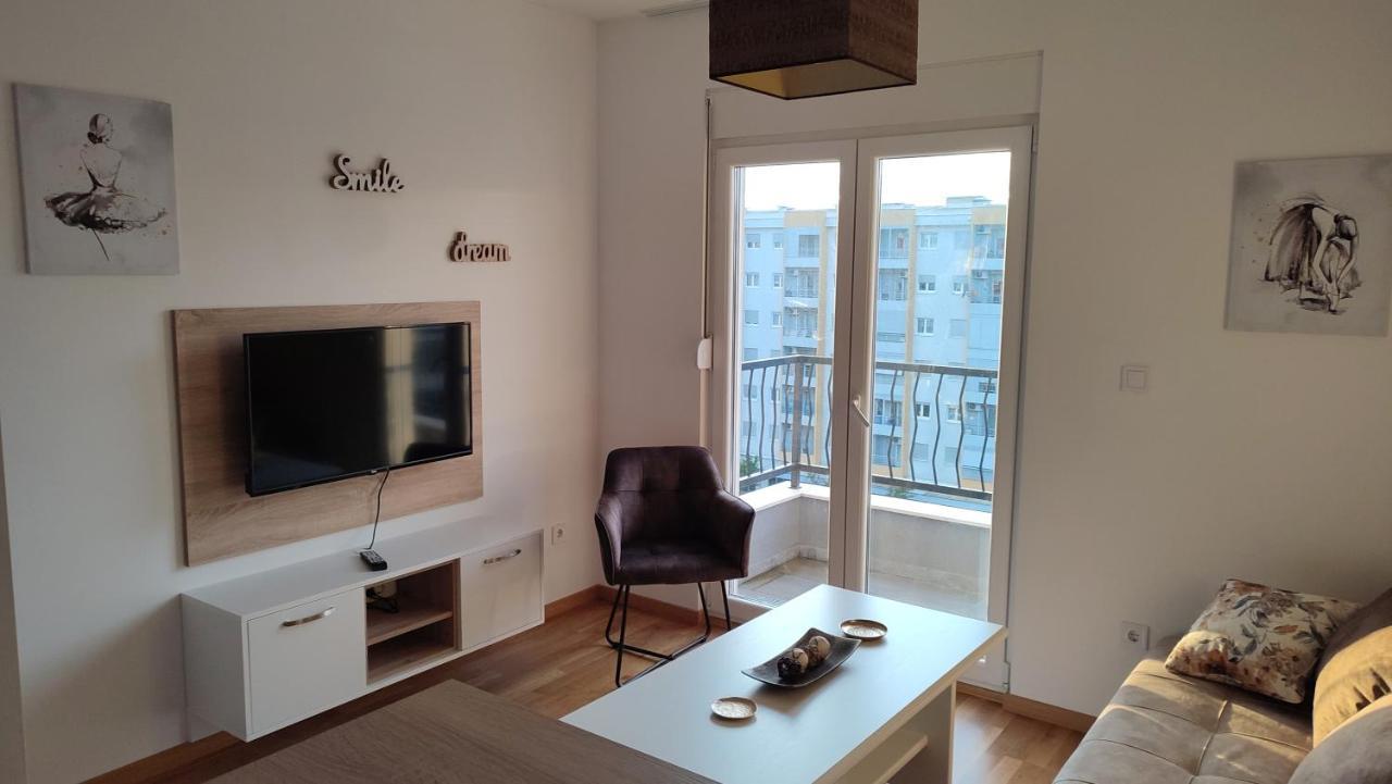 Apartmani Stari Aerodrom Podgorica Ngoại thất bức ảnh