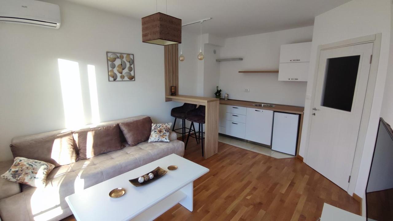 Apartmani Stari Aerodrom Podgorica Ngoại thất bức ảnh