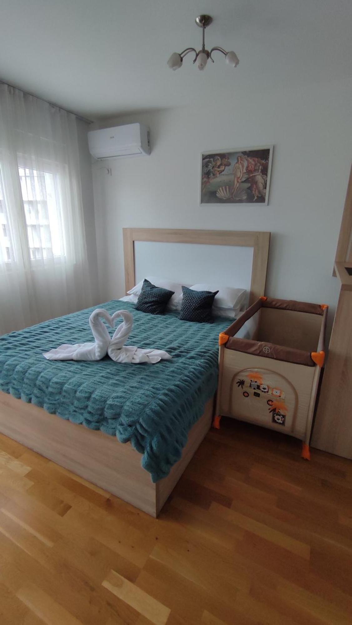 Apartmani Stari Aerodrom Podgorica Ngoại thất bức ảnh